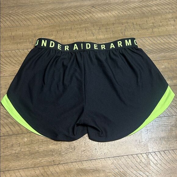 Under Armour Loose fit shorts size medium - Picture 5 of 5